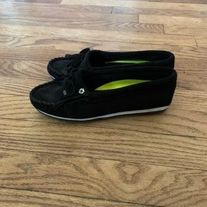 Minnetonka Black Leather Ladies Size 6 Moccasins